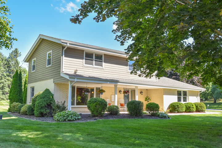 Property Photo: 737 Cambridge Ct WI 53024