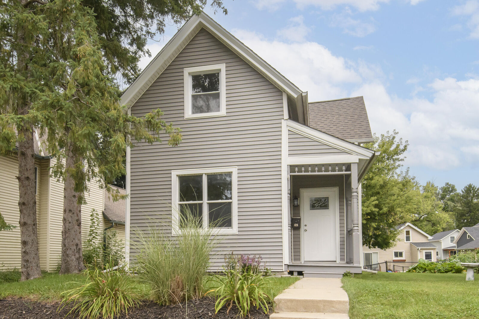 Property Photo:  618 E Anne St  WI 53066 
