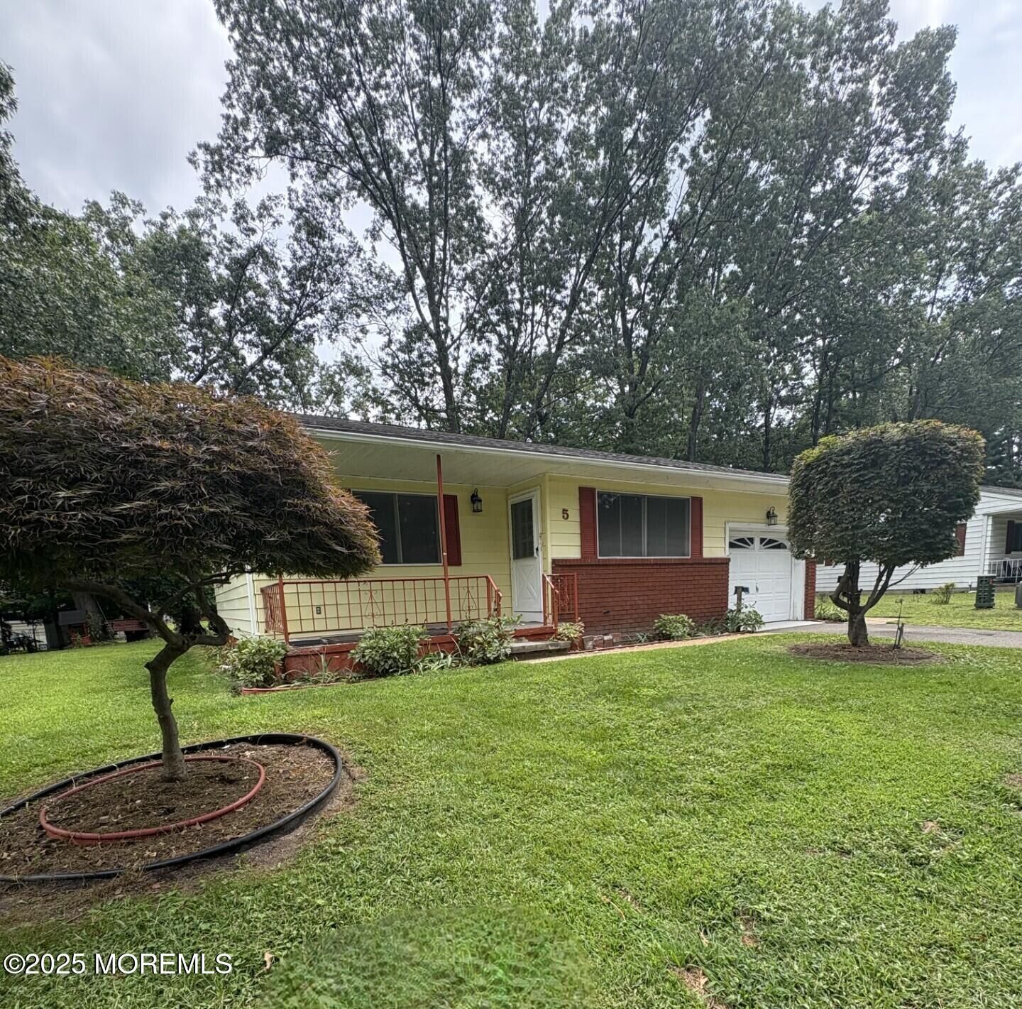 Property Photo:  5 Indiana Way  NJ 08759 