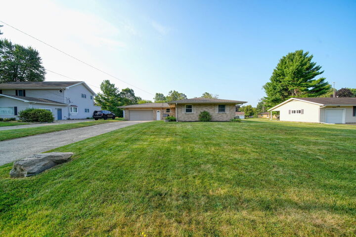 Property Photo:  2813 Leland Drive  MI 49203 