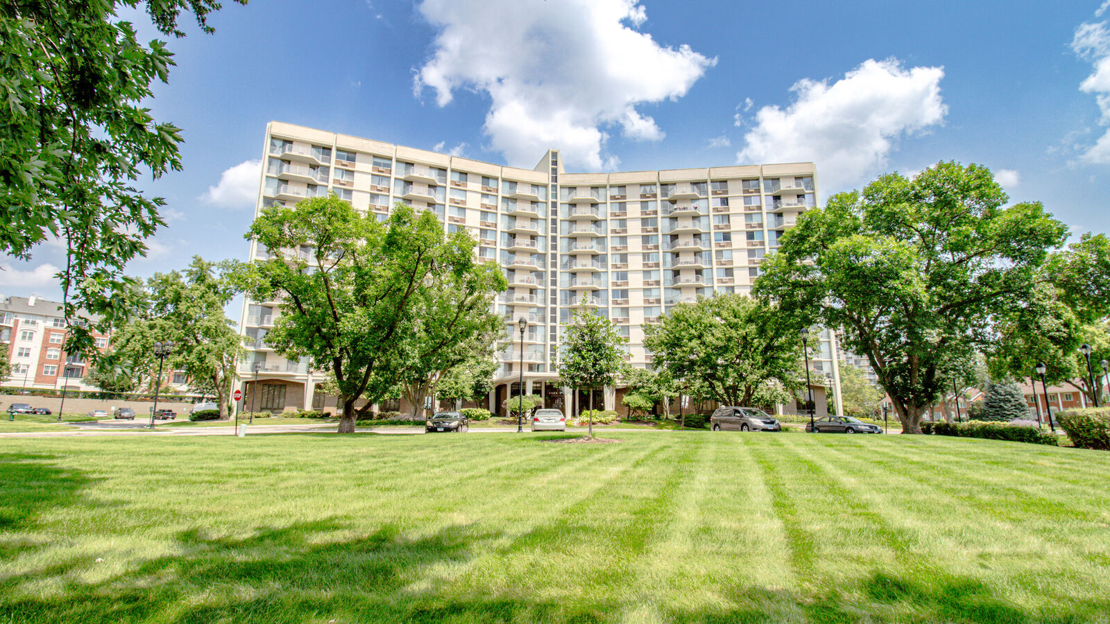 Property Photo:  20 N Tower Road N 1M  IL 60523 