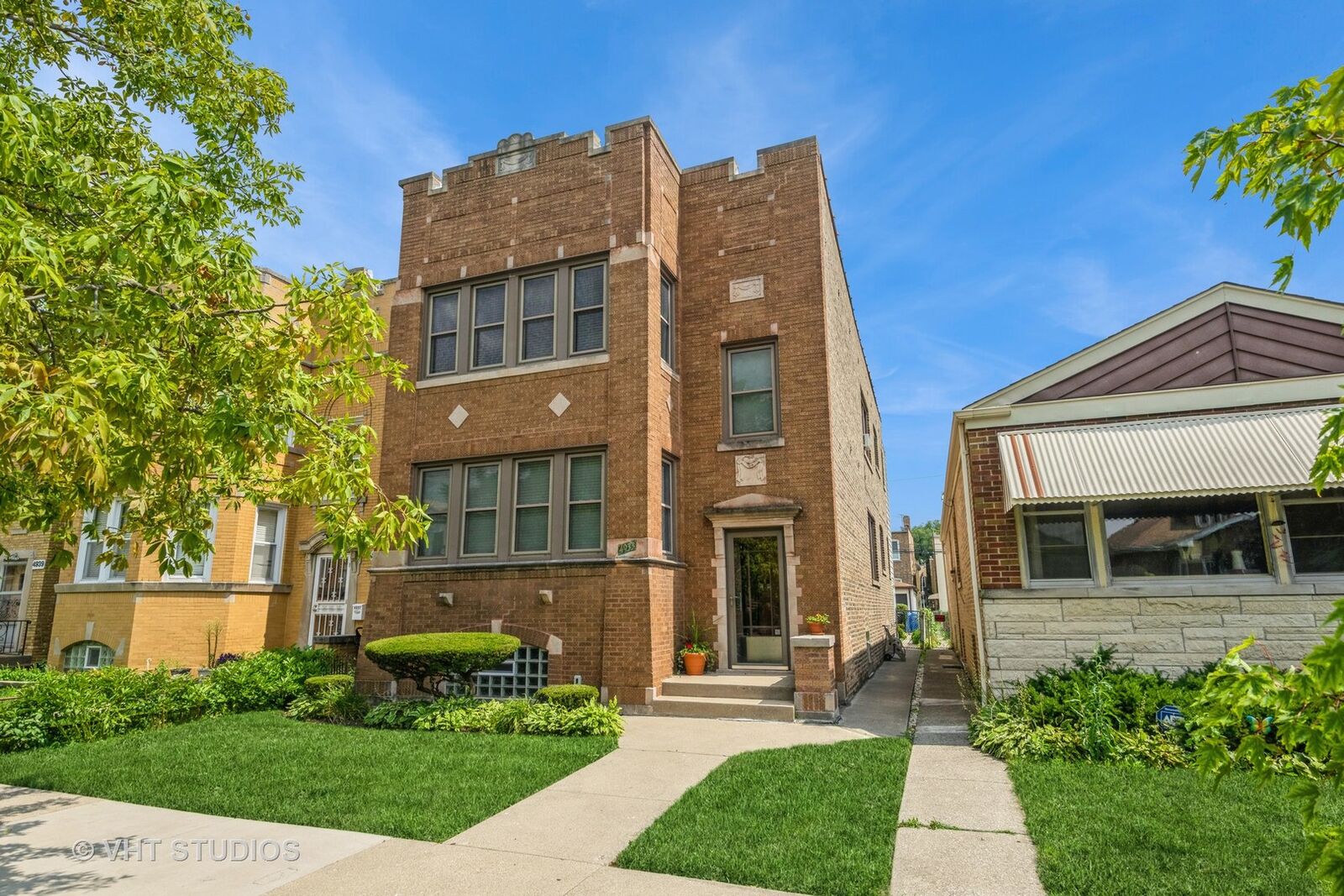 Property Photo: 4933 N Kilpatrick Avenue IL 60630
