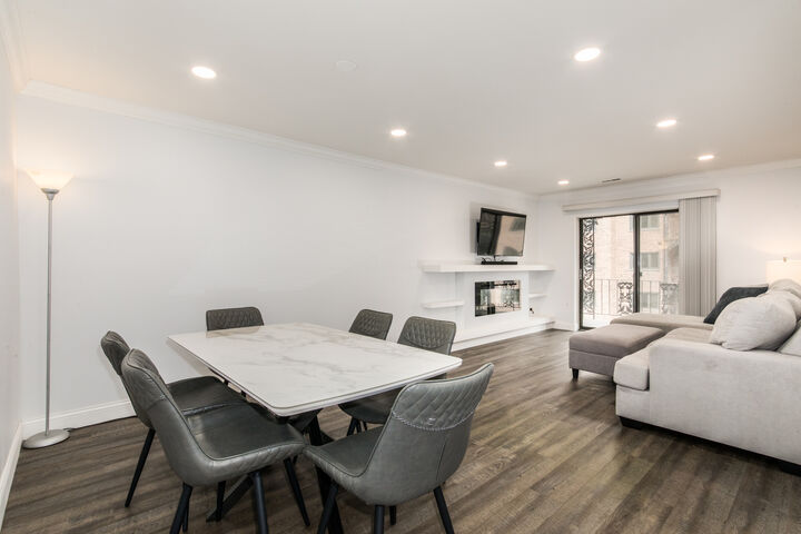 Property Photo: 9395 Landings Lane 302 IL 60016