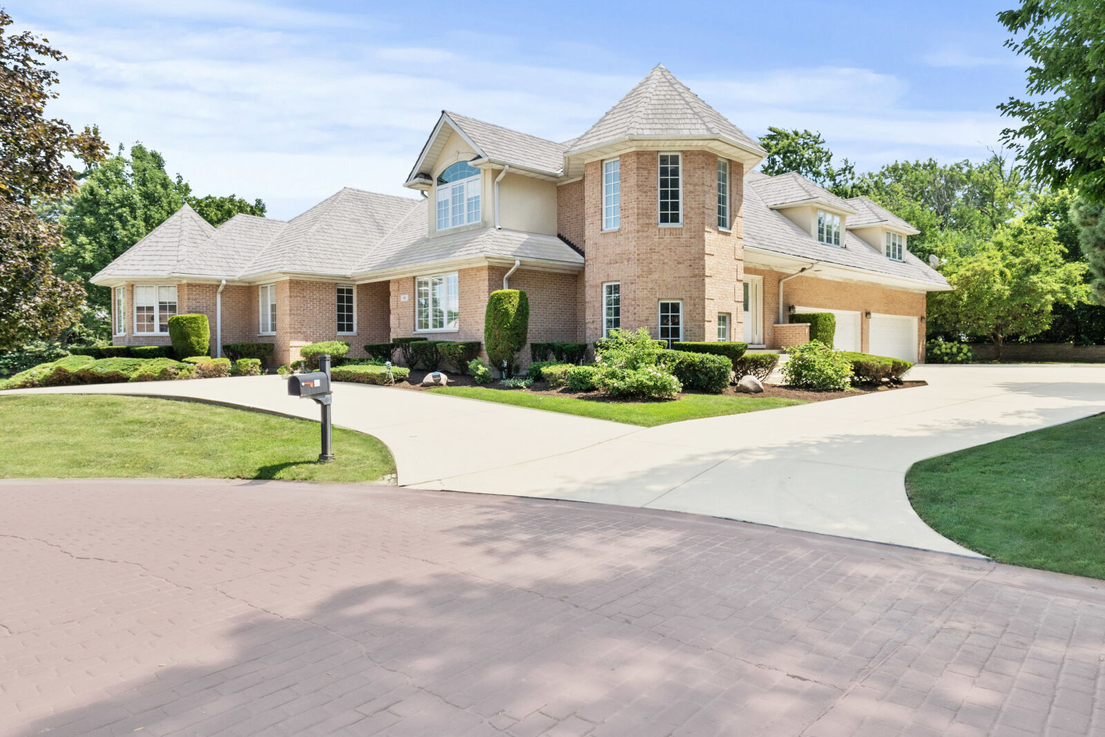 Property Photo: 911 Red Fox Lane IL 60523