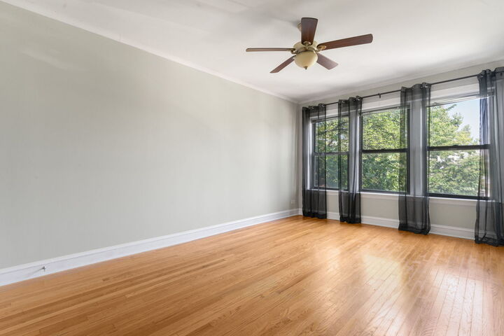 Property Photo: 3151 W Wellington Avenue 3 IL 60618