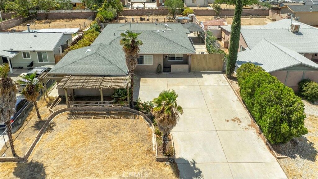 Property Photo: 1208 E Avenue R3 CA 93550