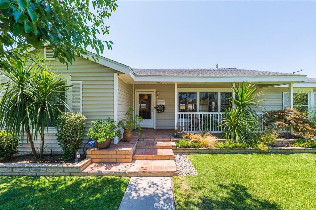Property Photo:  729 N Resh Street  CA 92805 