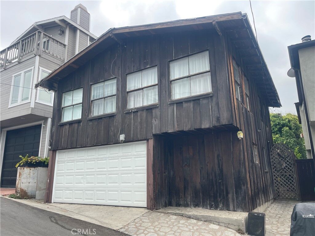 Property Photo: 333 20th Street CA 90266