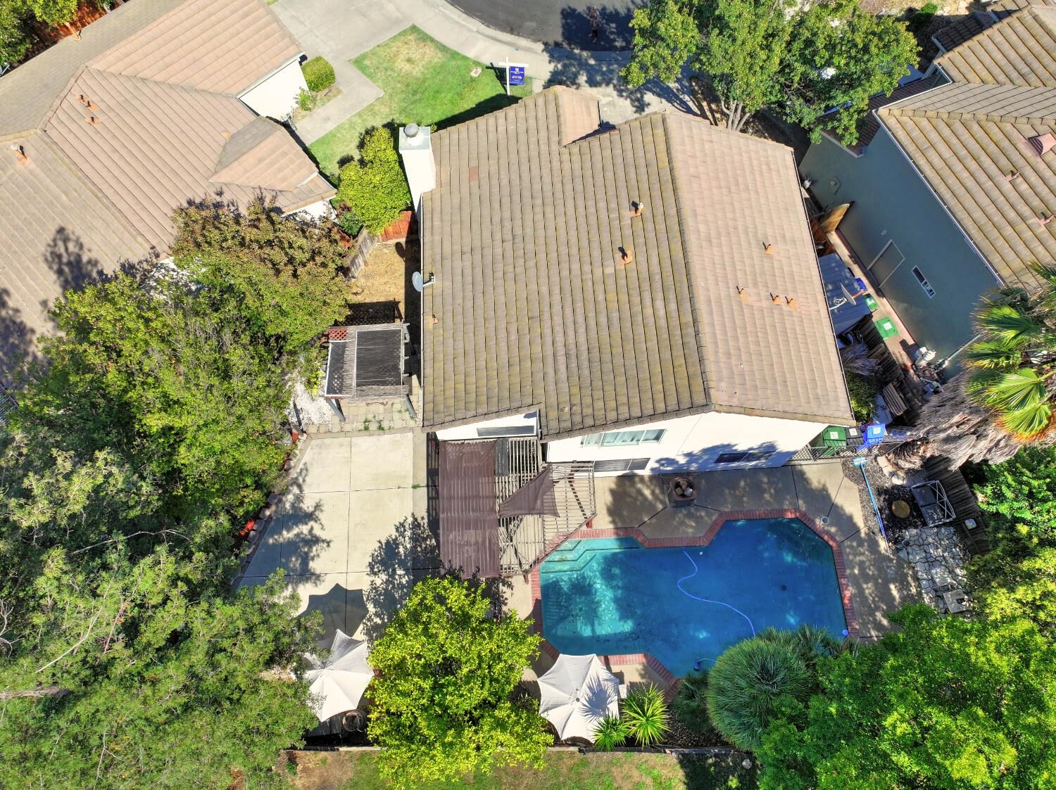 Property Photo: 6701 Venetian Court CA 95758