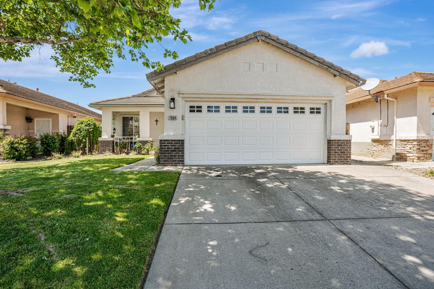 Property Photo:  7904 Symington Way  CA 95829 