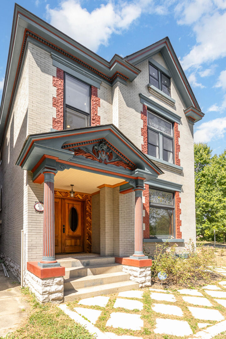 Property Photo: 561 E 4th Street KY 41071