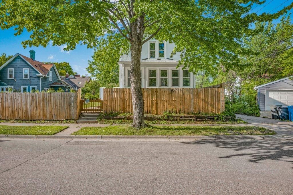 Property Photo:  1912 15th Avenue N  MN 55411 