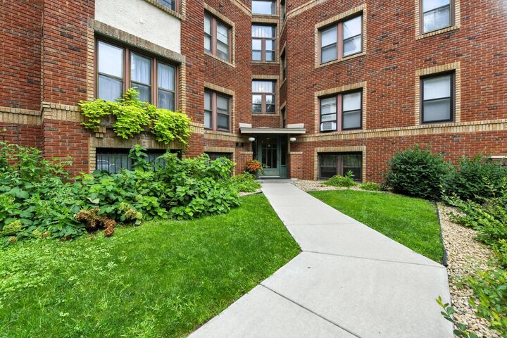 Property Photo:  385 Laurel Avenue 309  MN 55102 