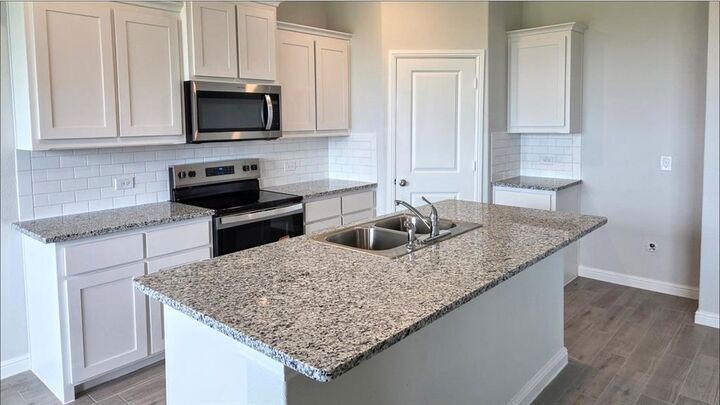 Property Photo:  240 Kinley Street  TX 76050 