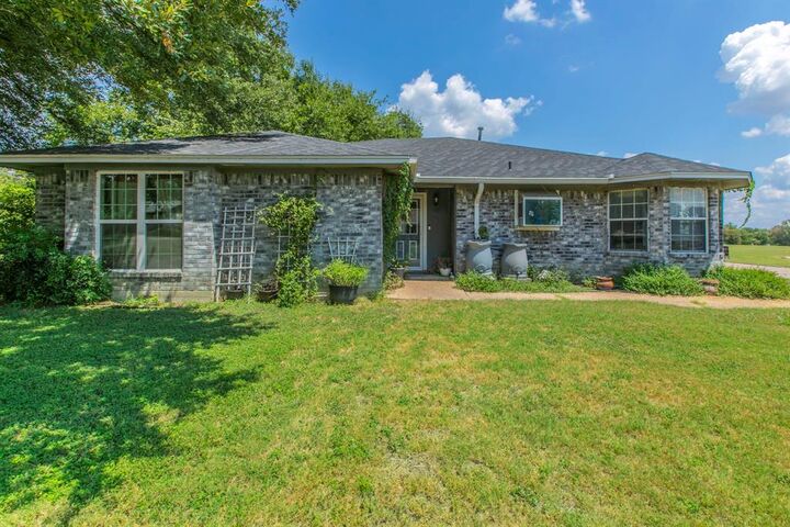 Property Photo: 1936 Post Oak Drive TX 76705