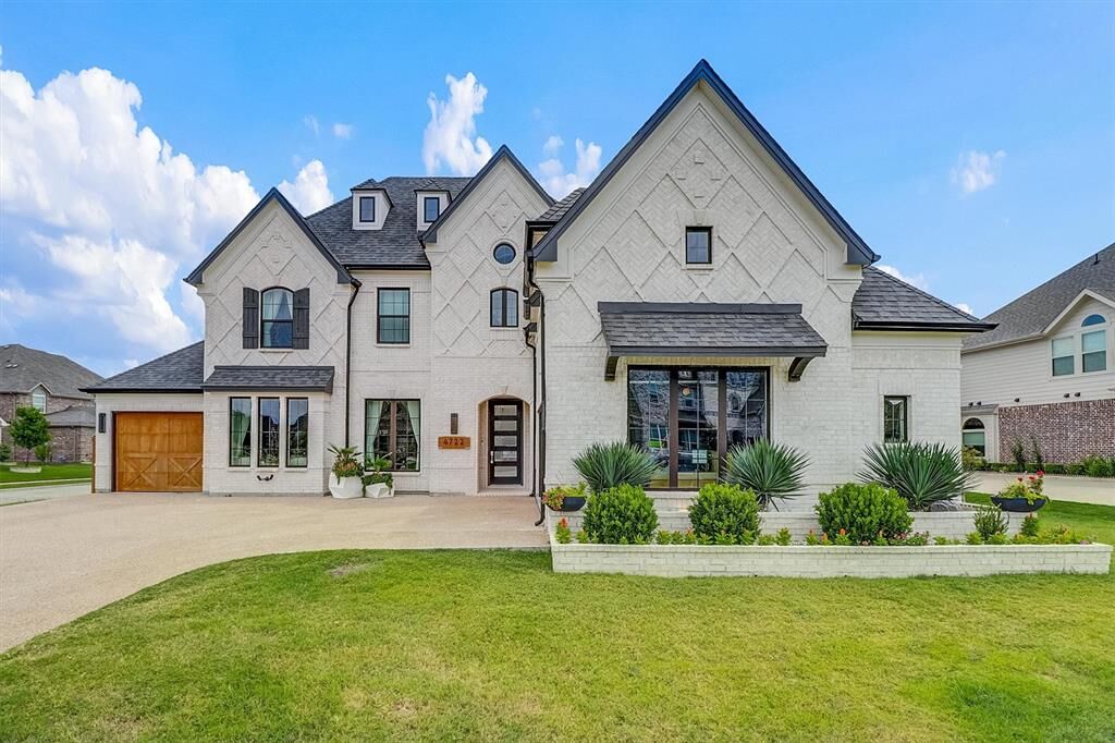 Property Photo: 4722 Antebellum TX 76063