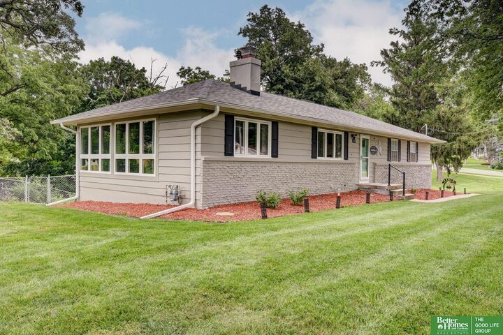 Property Photo:  309 Bellevue Boulevard  NE 68005-9999 