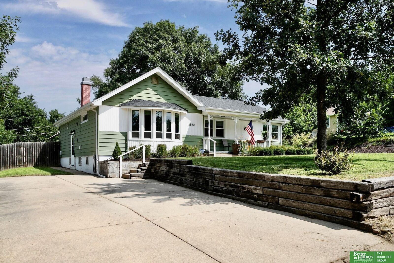 Property Photo: 6530 Seward Street NE 68104