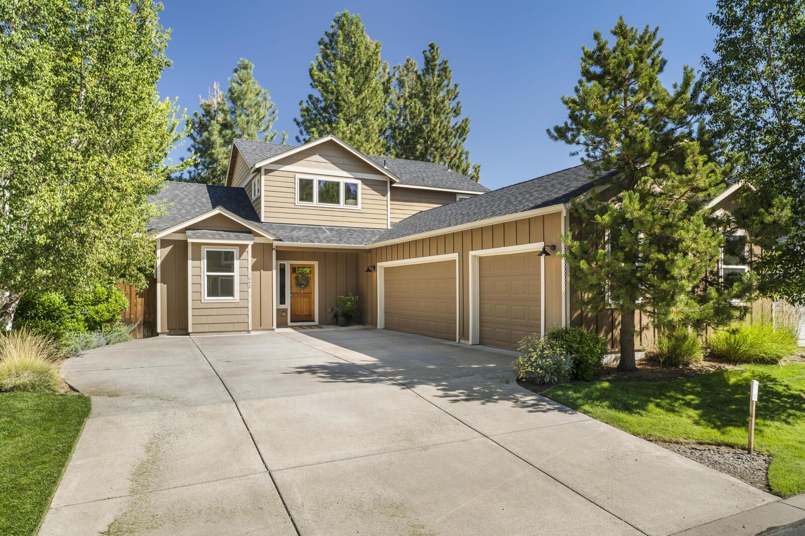 Property Photo:  1642 W Hill Avenue  OR 97759 