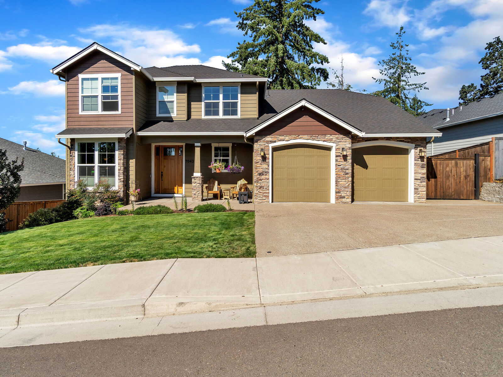 Property Photo: 7043 Solarian Drive SE OR 97392