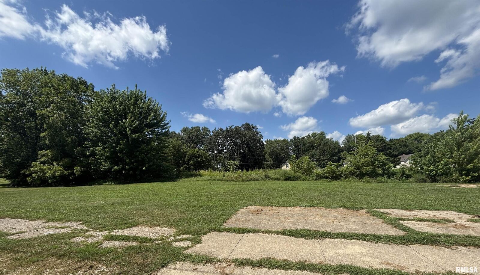 Property Photo: 512 Commercial Street IL 61443
