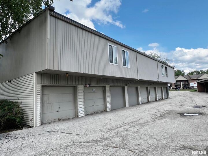 Property Photo:  6809 N Frostwood Parkway 43  IL 61615 