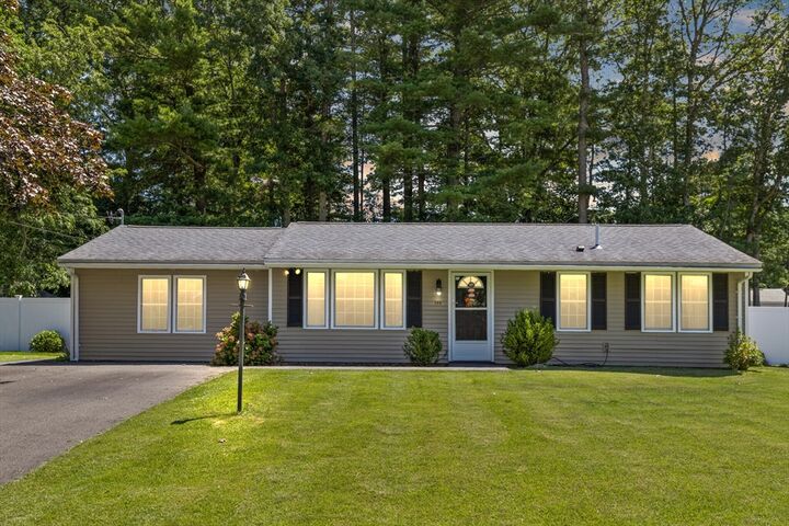 100 Francine Rd  Raynham MA 02767 photo