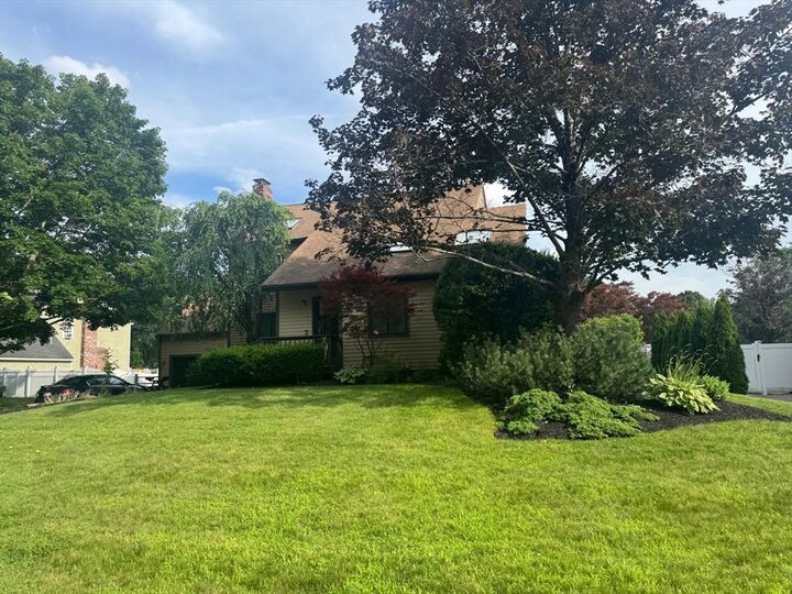 Property Photo:  10 Kings Row Ln  MA 01701 