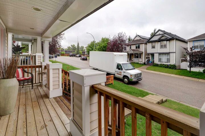Property Photo:  39 Tuscany Springs Place NW  AB T3L 2V1 