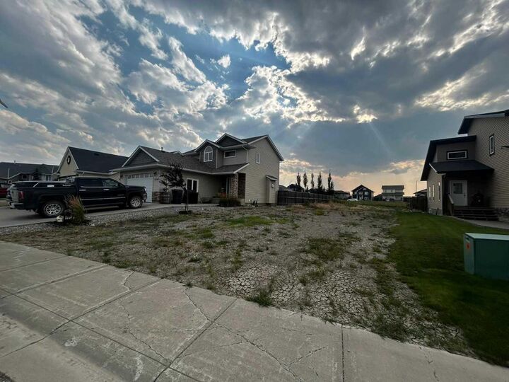 Property Photo: 1118 Briar Road AB T0K 1W0