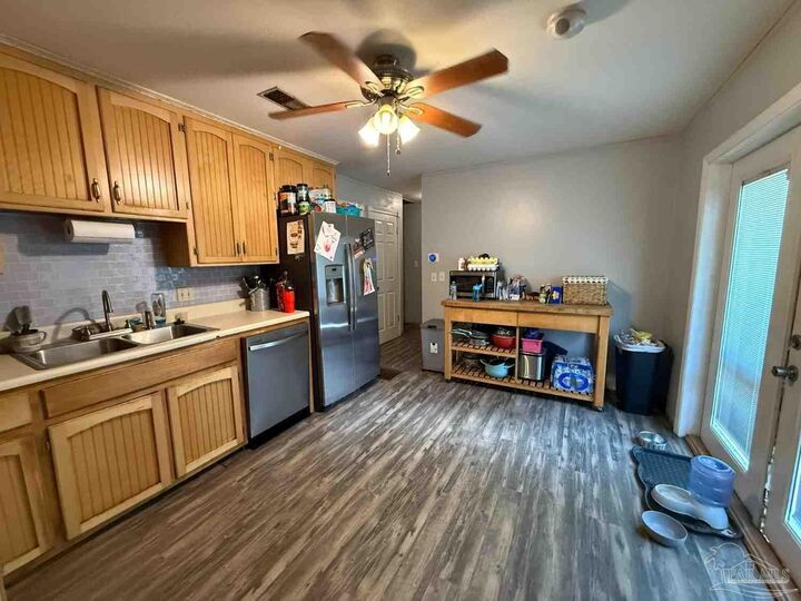 Property Photo: 6467 Lakeshore Dr FL 32570