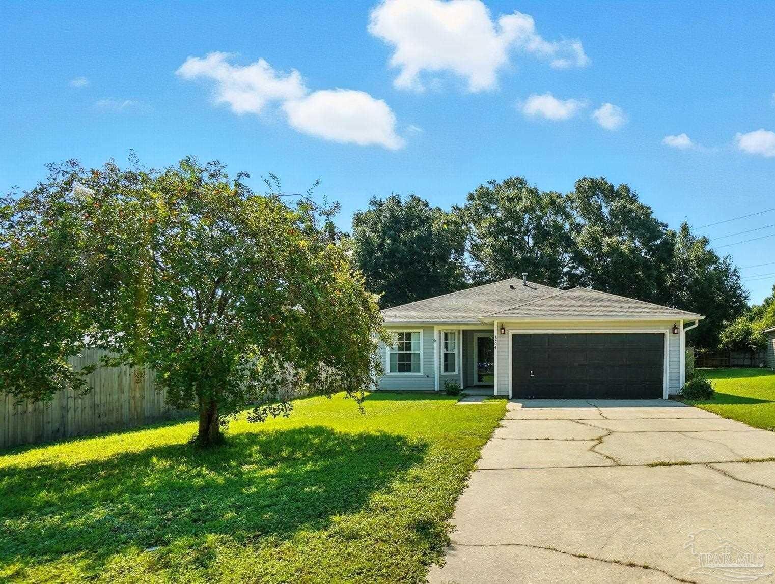 Property Photo:  1704 Garlia Ct  FL 32526 