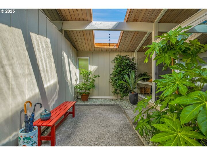 Property Photo:  7090 SW 84th Ave  OR 97223 