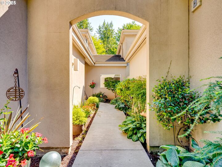 Property Photo:  9623 NE Oak View Dr  WA 98662 