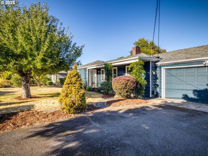 Property Photo:  1700 NE 134th Pl  OR 97230 