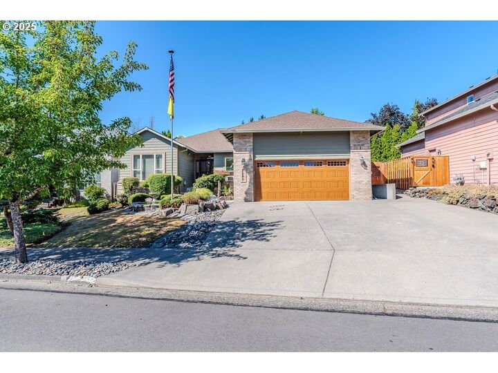 Property Photo:  5295 SE Woodland Dr  OR 97080 