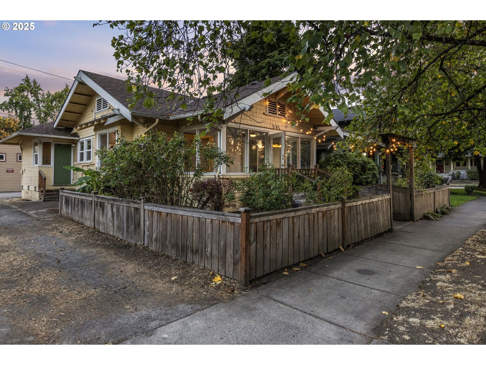 Property Photo: 574 W 13th Ave OR 97401