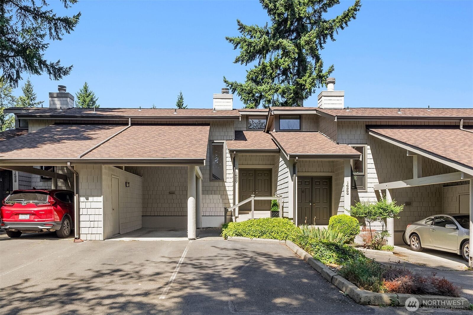 Property Photo: 14637 NE 35th Street J19 WA 98007