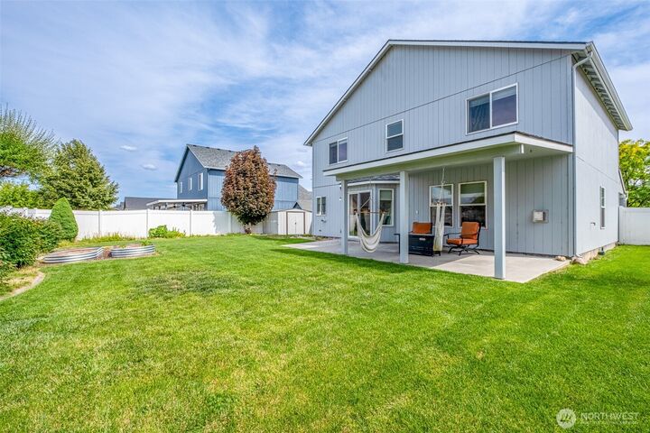 Property Photo: 807 5th Avenue NE WA 98823