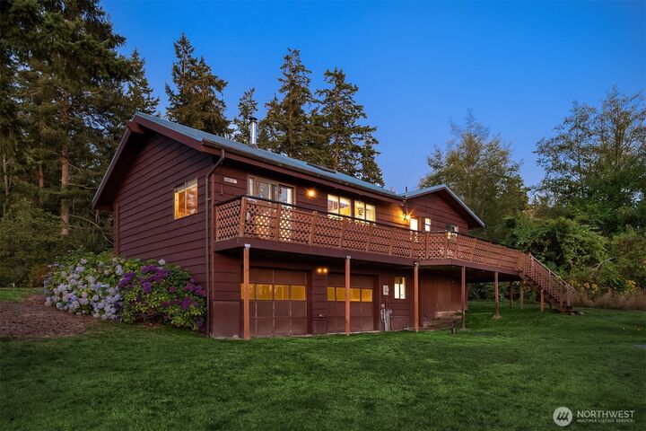 Property Photo:  942  Lyndean Lane  WA 98277 