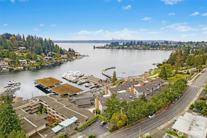 Property Photo:  10000  Main Street 601  WA 98004 