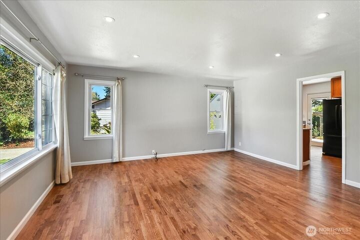 Property Photo:  627 SW 141st Street  WA 98166 