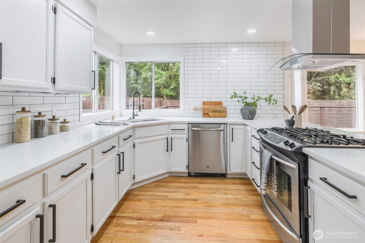 Property Photo:  10305 SE 190th Place  WA 98055 