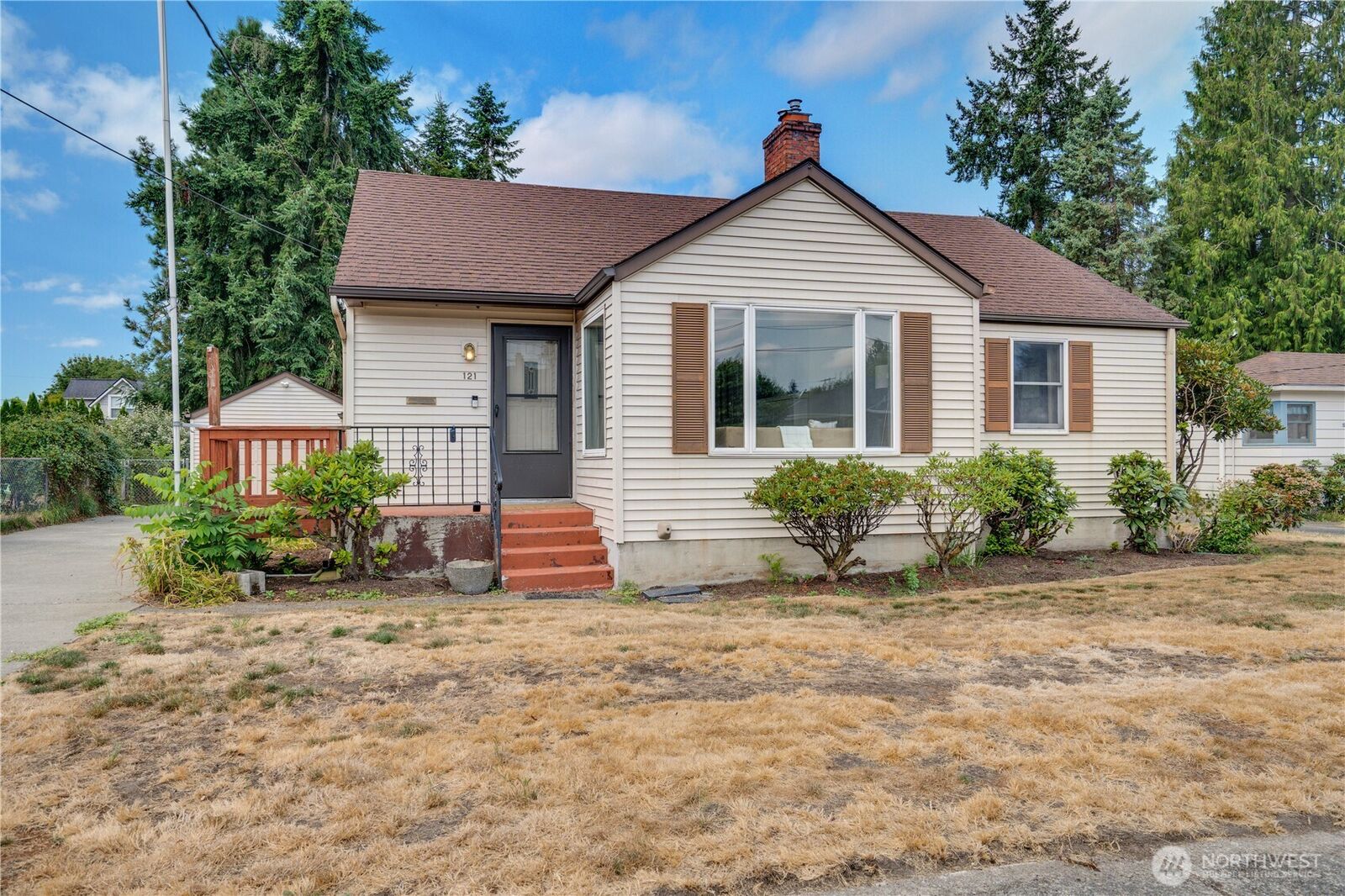 Property Photo:  121  K Street NE  WA 98002 