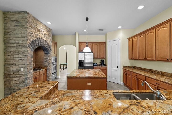 Property Photo:  3049 W Laurel Street  FL 34461 