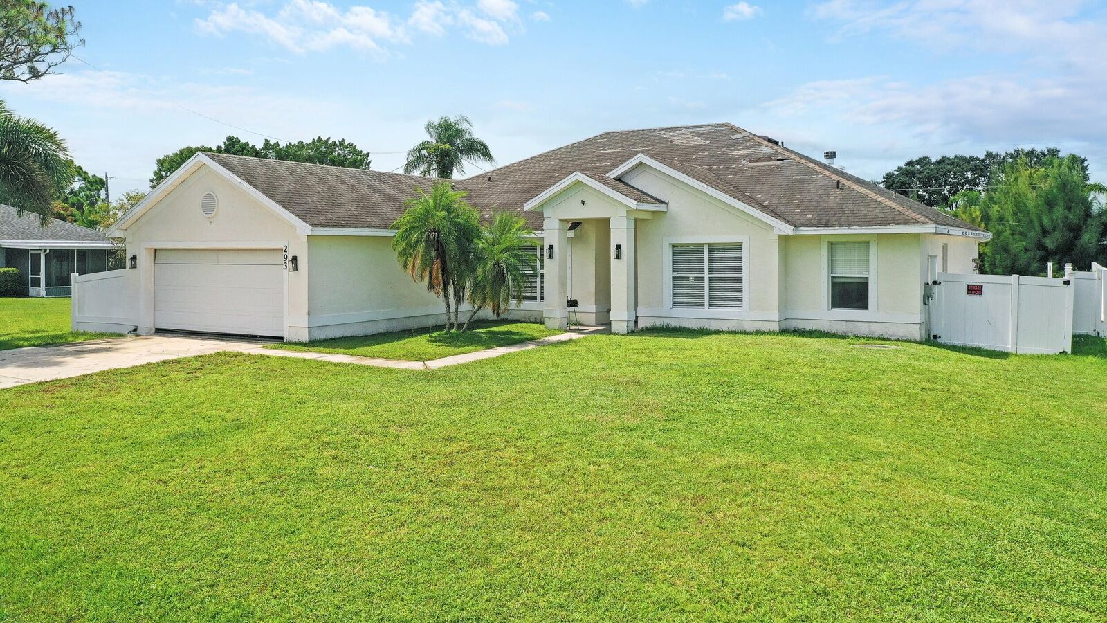 Property Photo:  293 SW Pagoda Terrace  FL 34953 