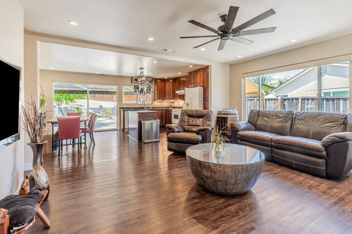 Property Photo: 321 Vineyard Drive CA 95119