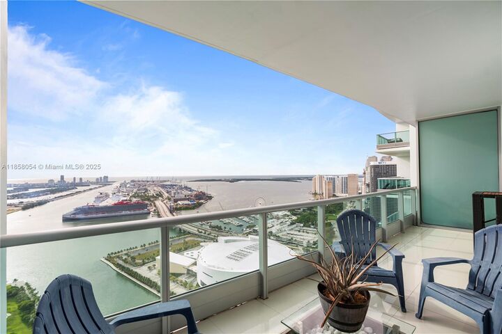 Property Photo: 900 Biscayne Blvd 5102 FL 33132