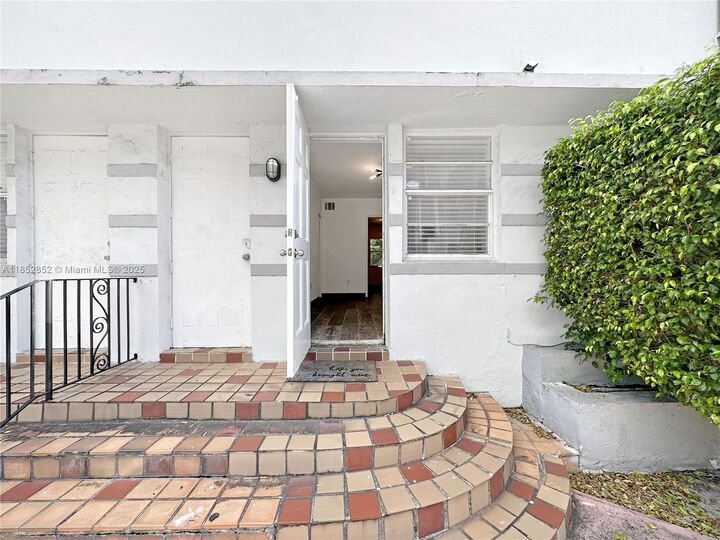 Property Photo: 901 Euclid Ave 7 FL 33139