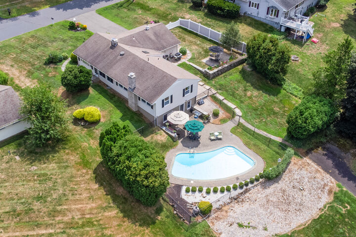 Property Photo:  403 Juniper Lane  CT 06410 